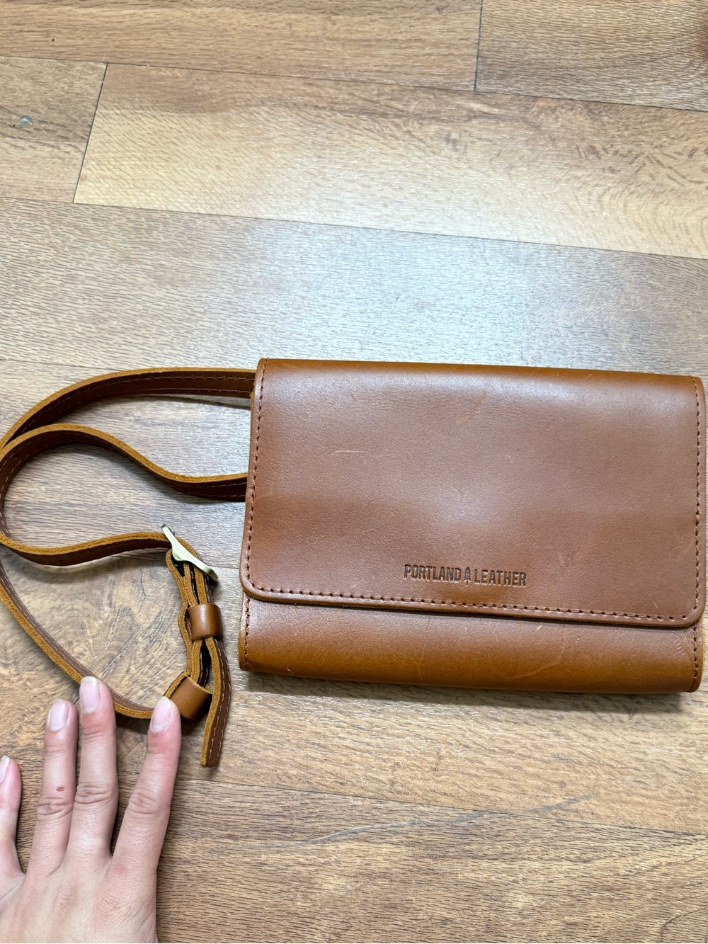 Portland Leather basic Crossbody Wallet